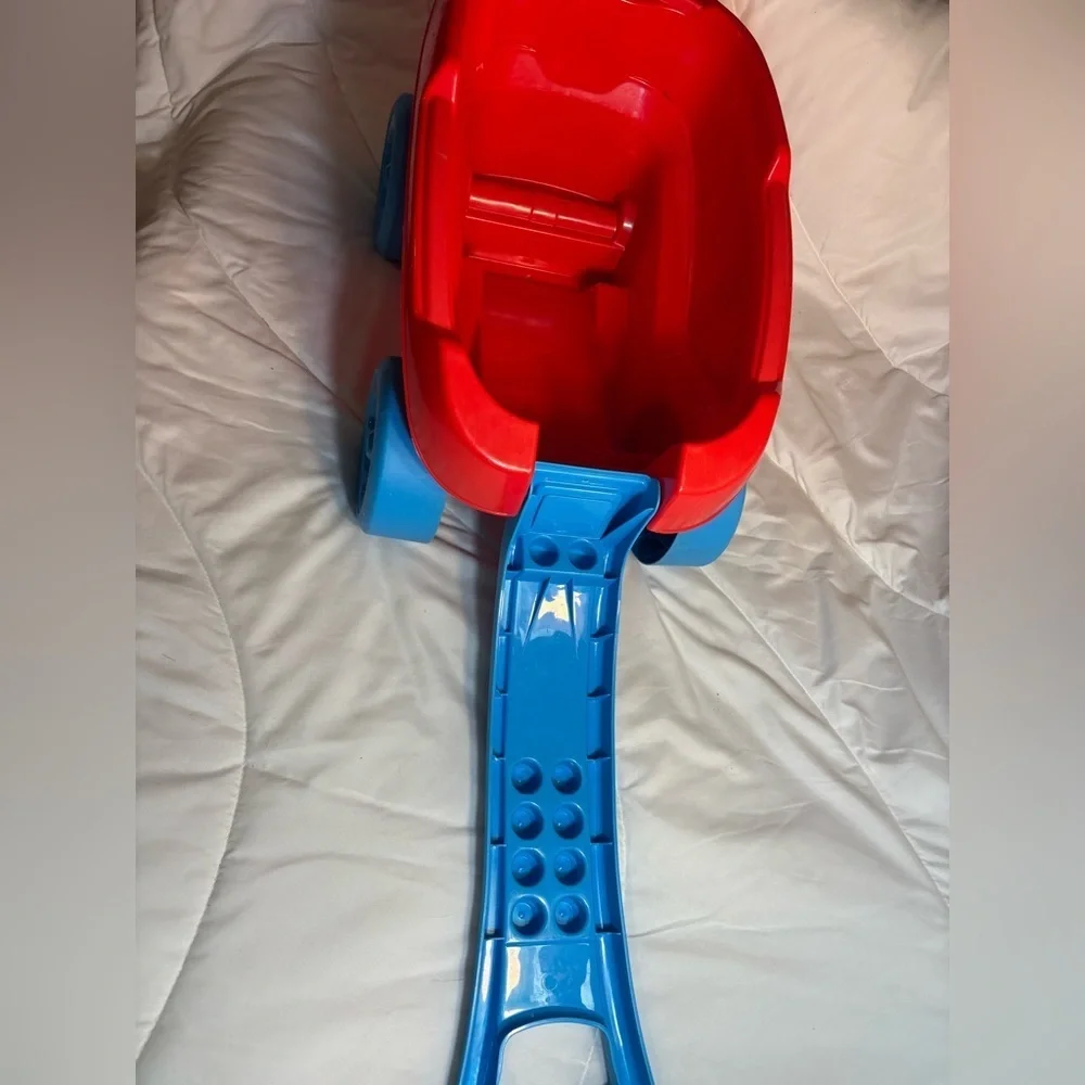 Mega Bloks Red and Blue Building Blocks Wagon